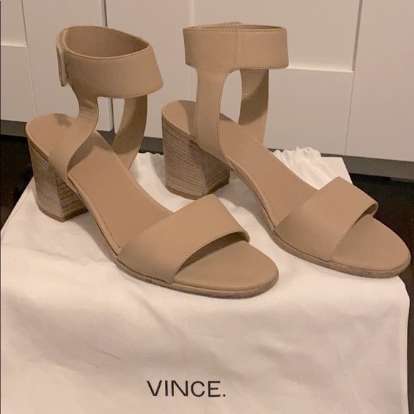 Vince
Josslyn Leather Block-Heel Sandal, Nude - Picture 2 of 5